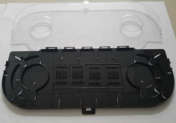 汽(qi)車模(mo)具