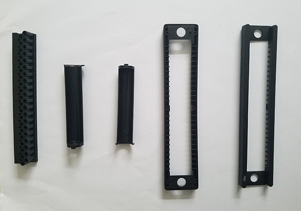 汽(qi)車模(mo)具