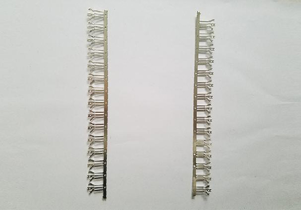 汽(qi)車模(mo)具