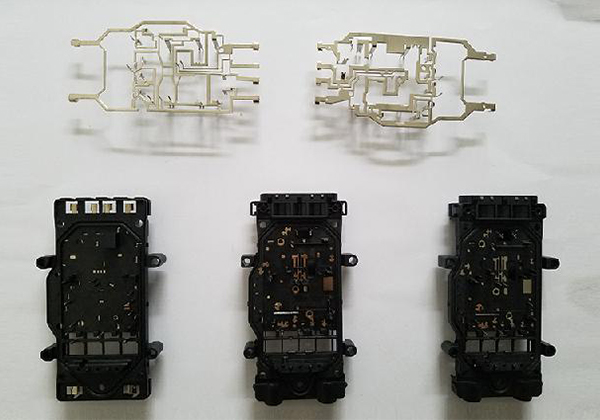 汽(qi)車模(mo)具