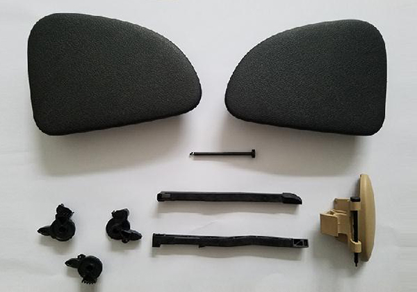 汽(qi)車模(mo)具