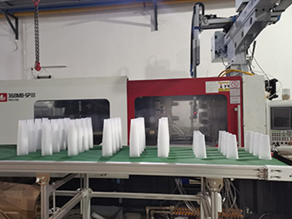 湖(hu)北塑(su)料模(mo)具