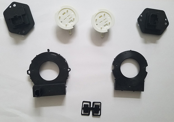 汽(qi)車模(mo)具