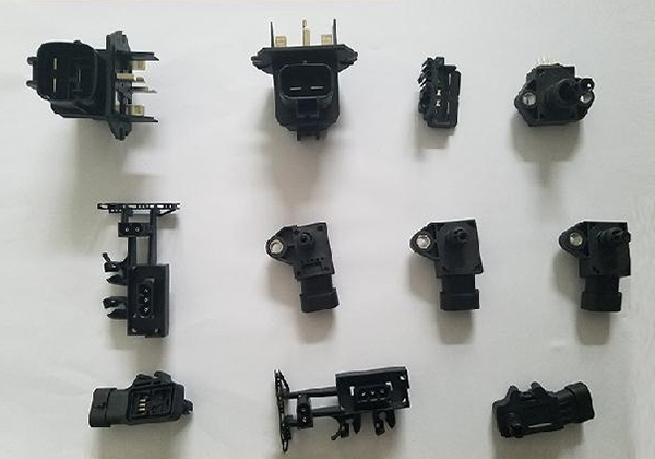 汽(qi)車模(mo)具